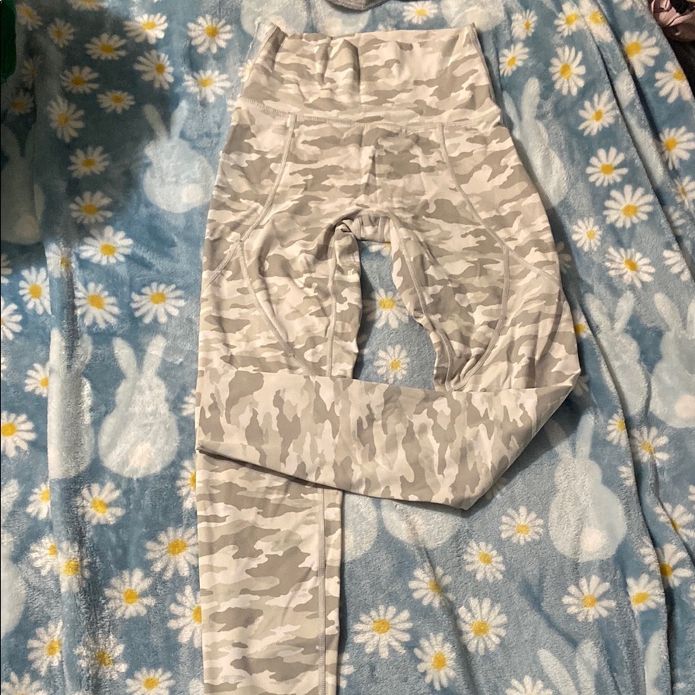 White camo leggings